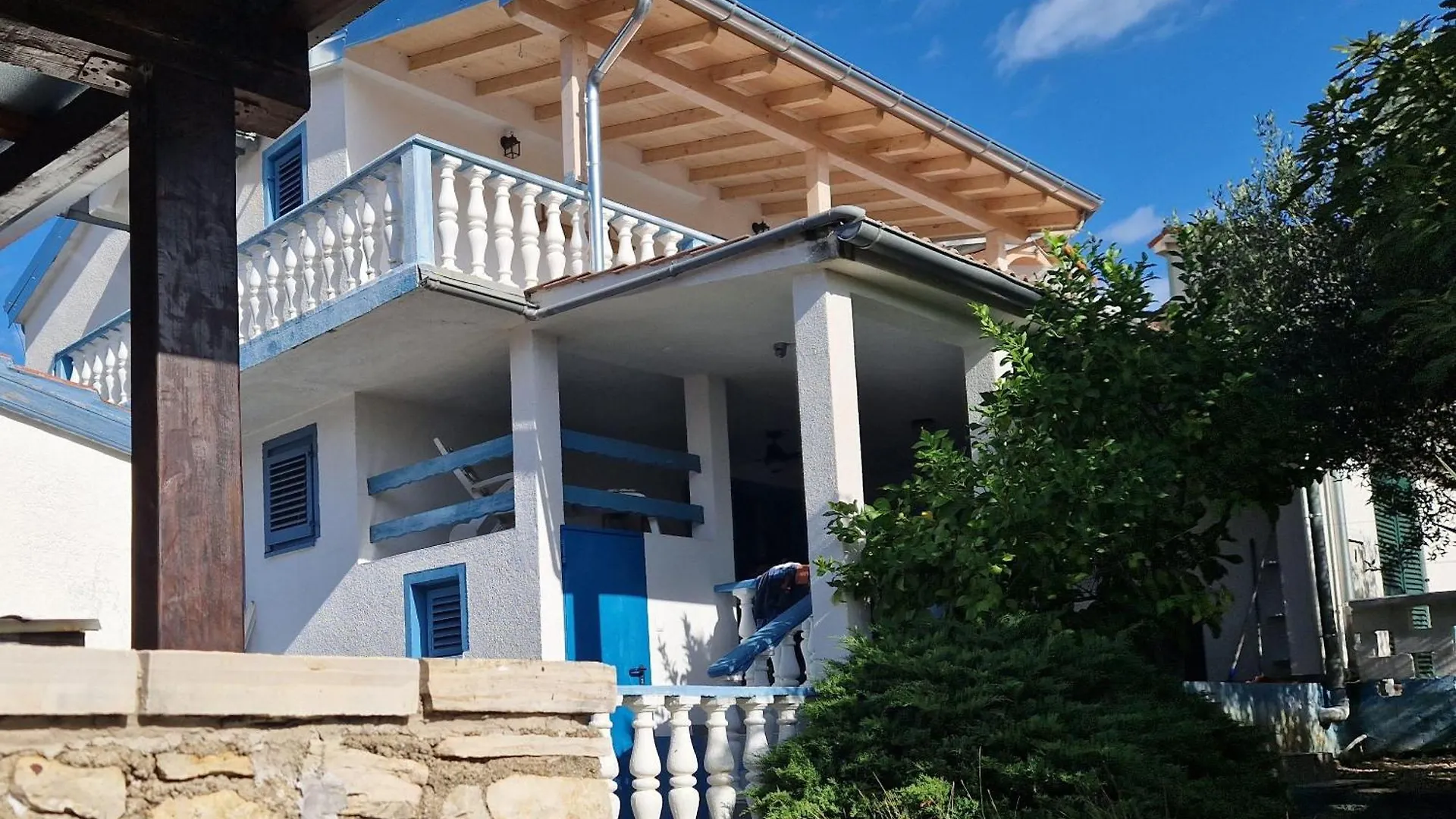 Ferienwohnung-Antolica-Mit-Klimaanlage-150M-Vom-Meer location