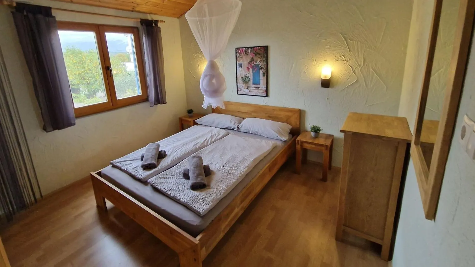 Ferienwohnung-Antolica-Mit-Klimaanlage-150M-Vom-Meer Kruševo
